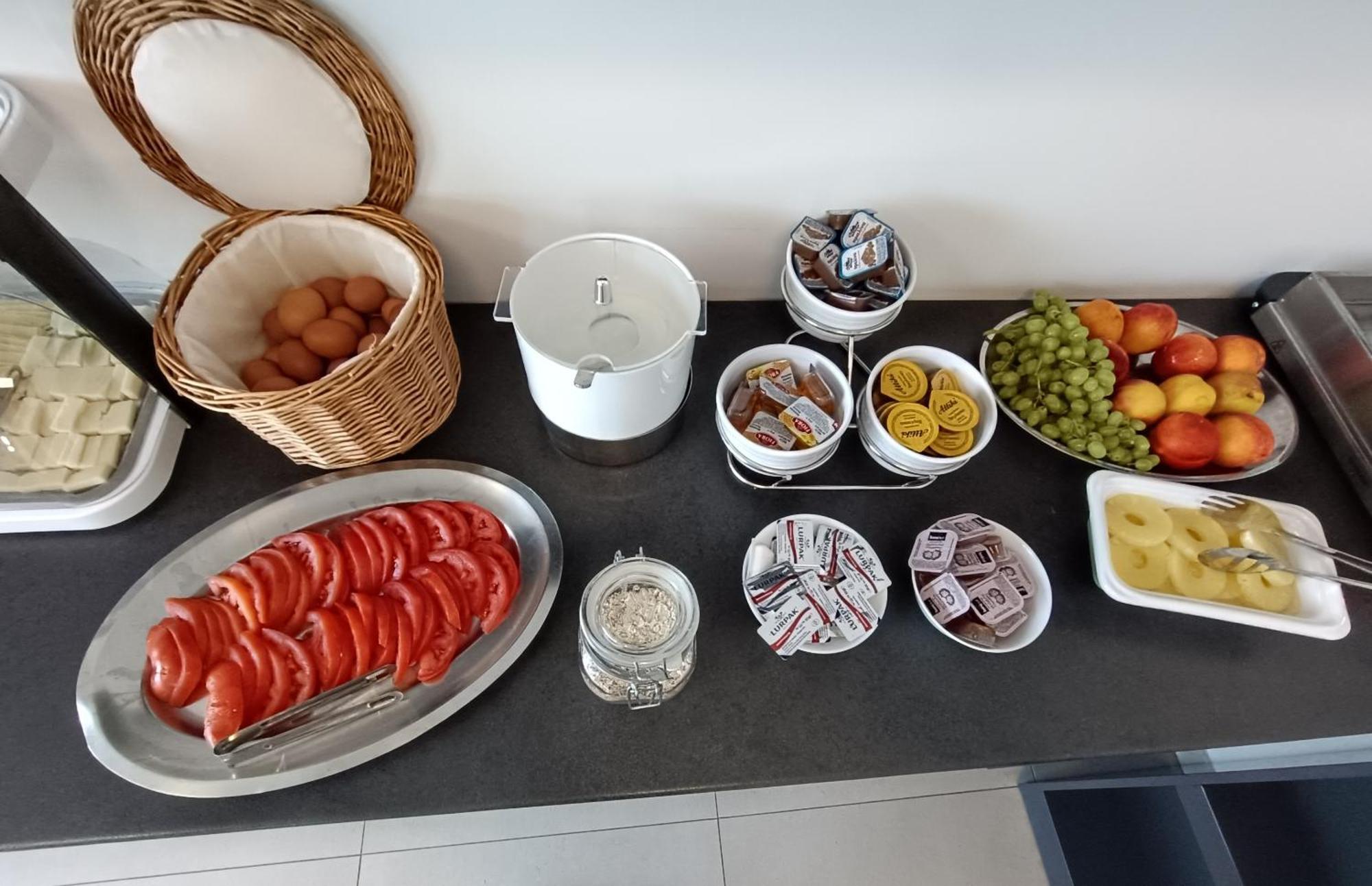 Isalos Gerakini Bagian luar foto